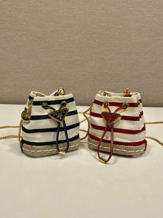 Picture of Prada Handbags _SKUfw197974951fw